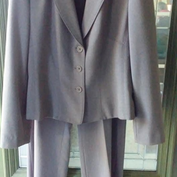 Lady's Size 8 Suit, Jacket and Slacks.  Never Worn - Picture 4 of 8